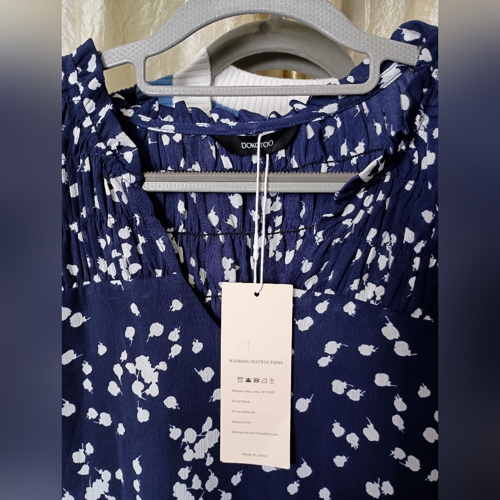 Dokotoo Alicia Floral Blouse Medium Navy White V-Neck Smocked Long Sleeve Office - Picture 6 of 13
